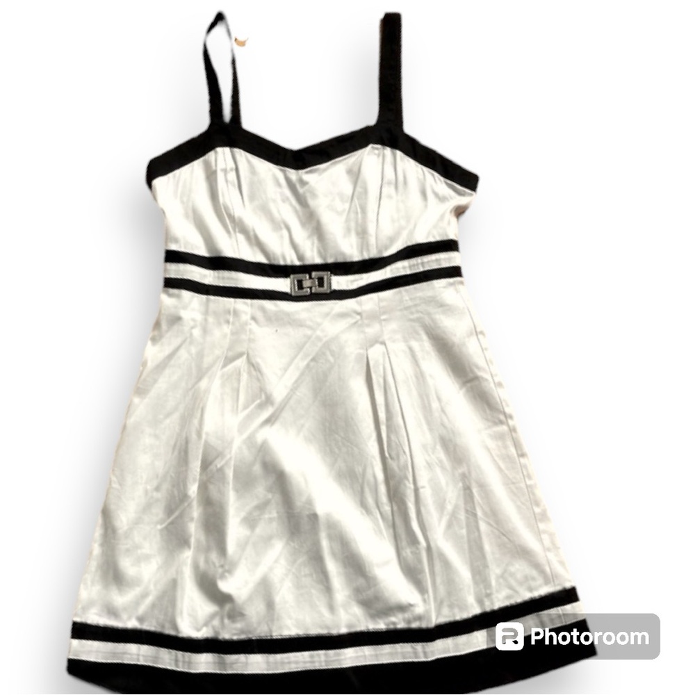 REITMANS NWT beautiful black and white chic summer dress